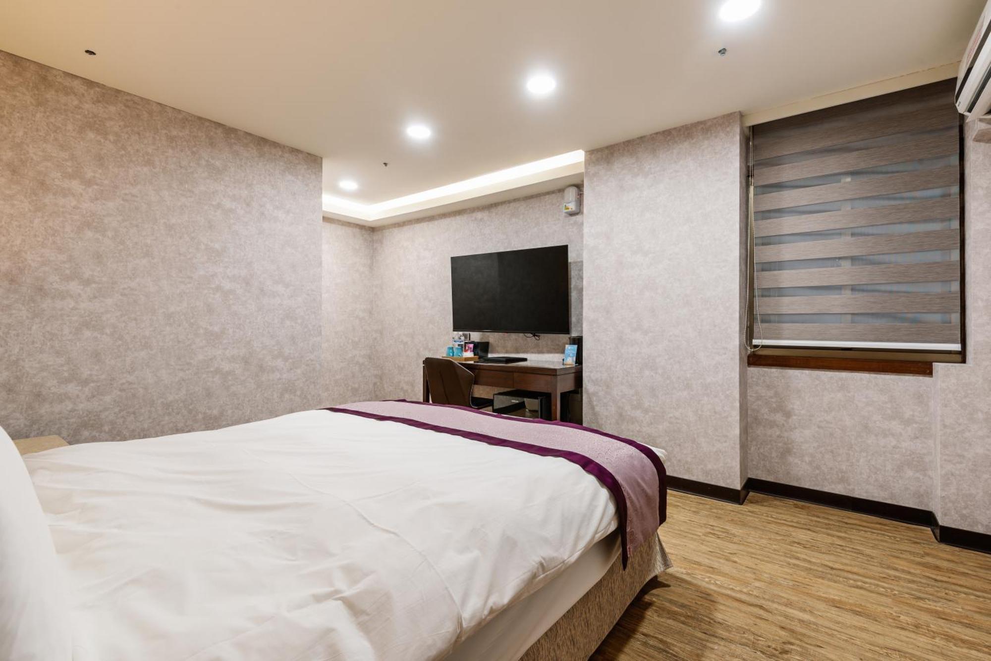 Mercury Hotel Taichung Room photo