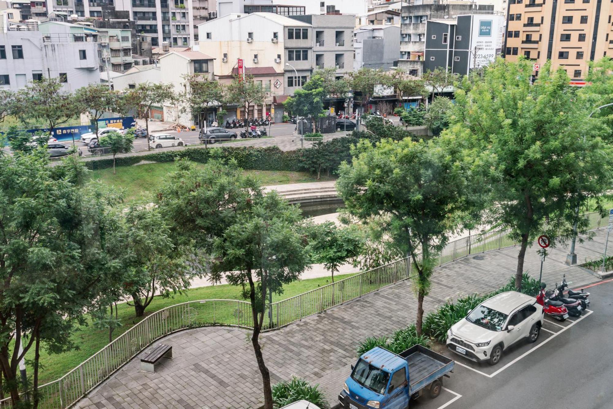 Mercury Hotel Taichung Exterior photo